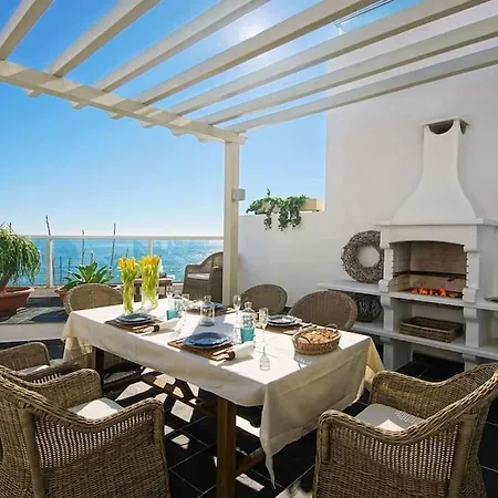 Casa Coelho - Jacuzzi Rooftop- Frente Mar- Chic Holiday home Albufeira